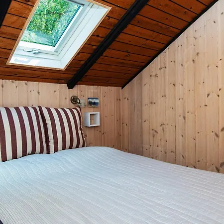 Secluded Haven Near Sea - By Traum Σπίτι διακοπών *