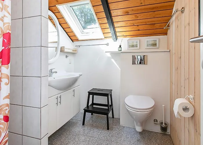 Secluded Haven Near Sea - By Traum * Oster Vrogum